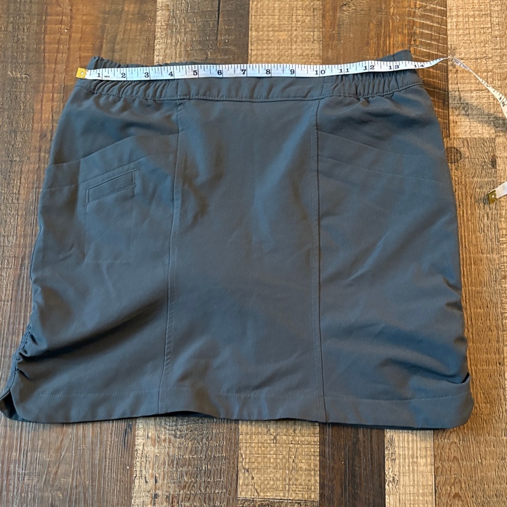 Columbia Women's Skirt in Dark Gray